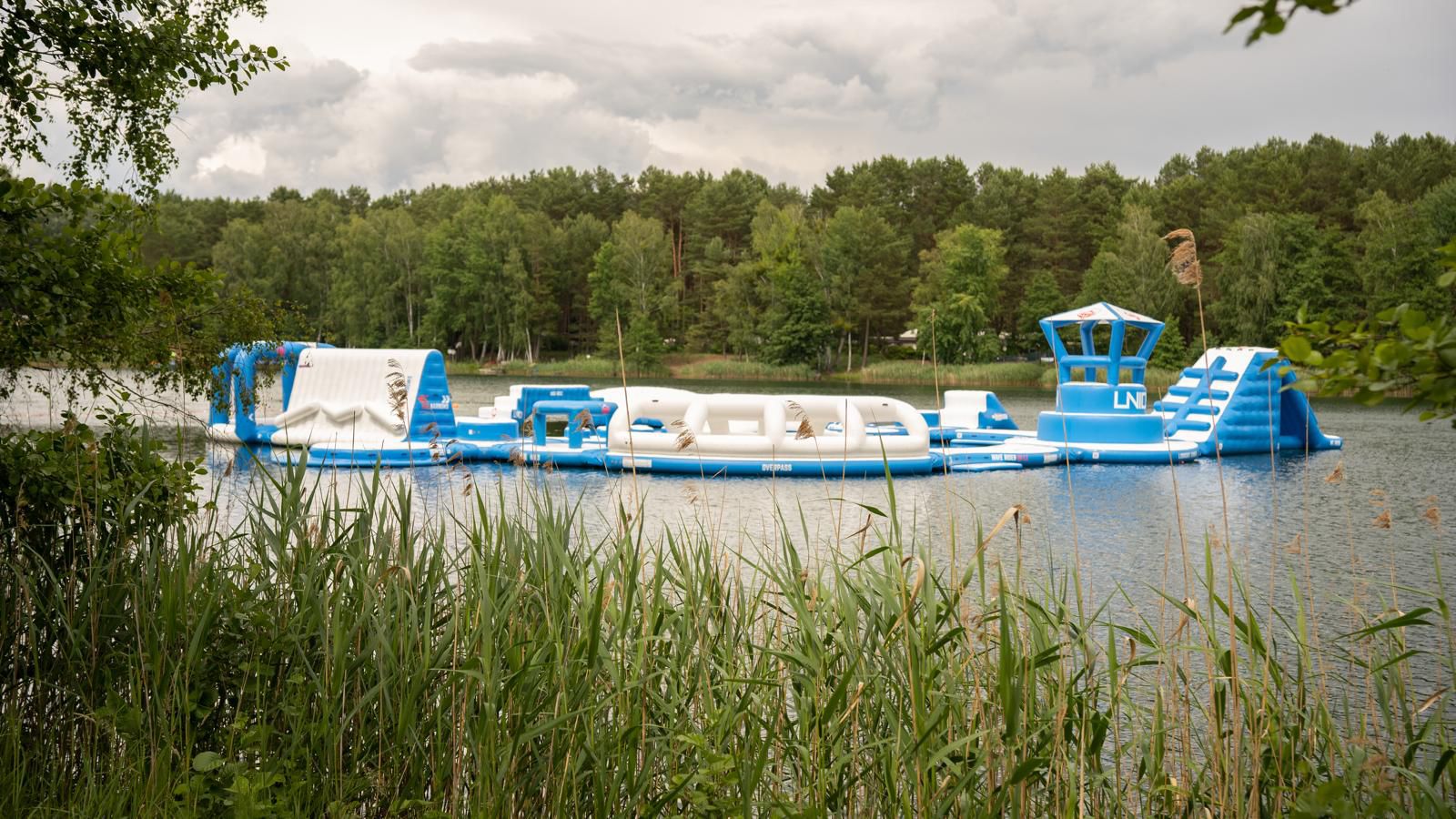 Aufblasbarer Aquapark auf dem Ruhlesee