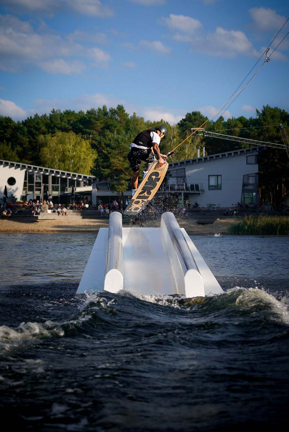 Wakeboarder an der 920-Meter-Seilbahn