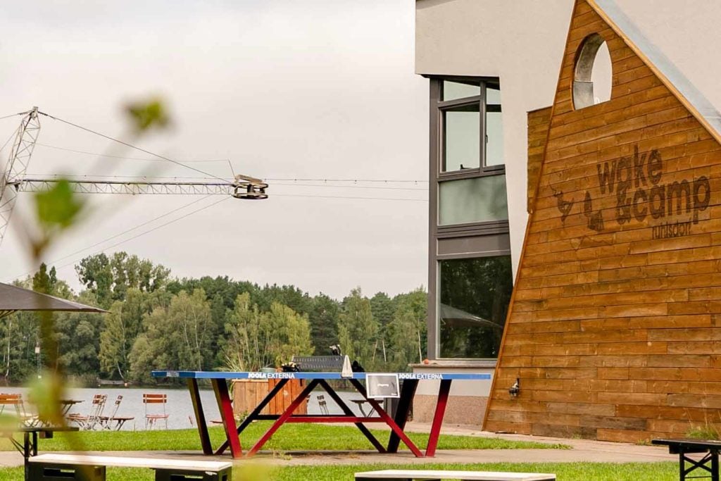 Sonnenterrasse und Beach-Bar am Ruhlesee